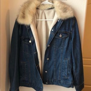 Jean jacket with fur